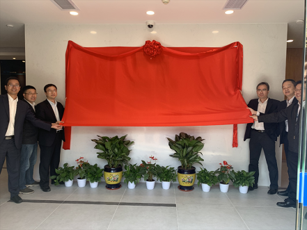 智能营业厅建设取得突破希望，，南网第一无人自助营业厅揭牌